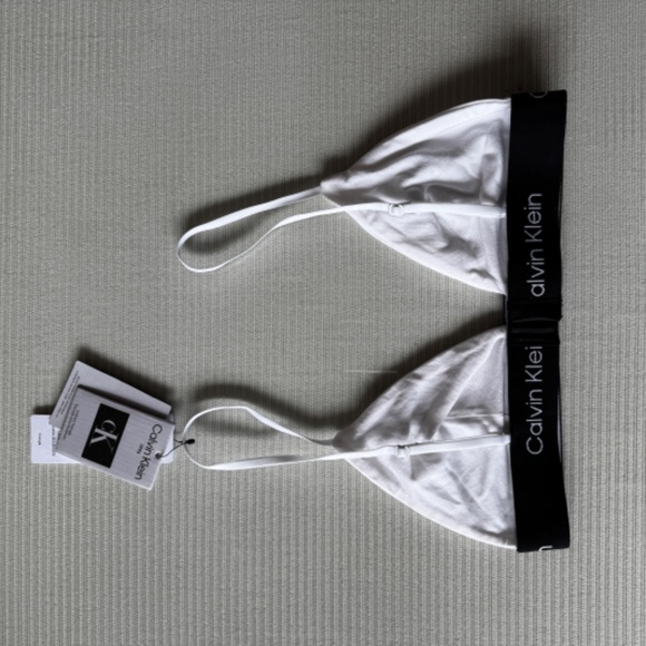 NWT Calvin Klein Triangle Bralette - Medium - Picture 5 of 5